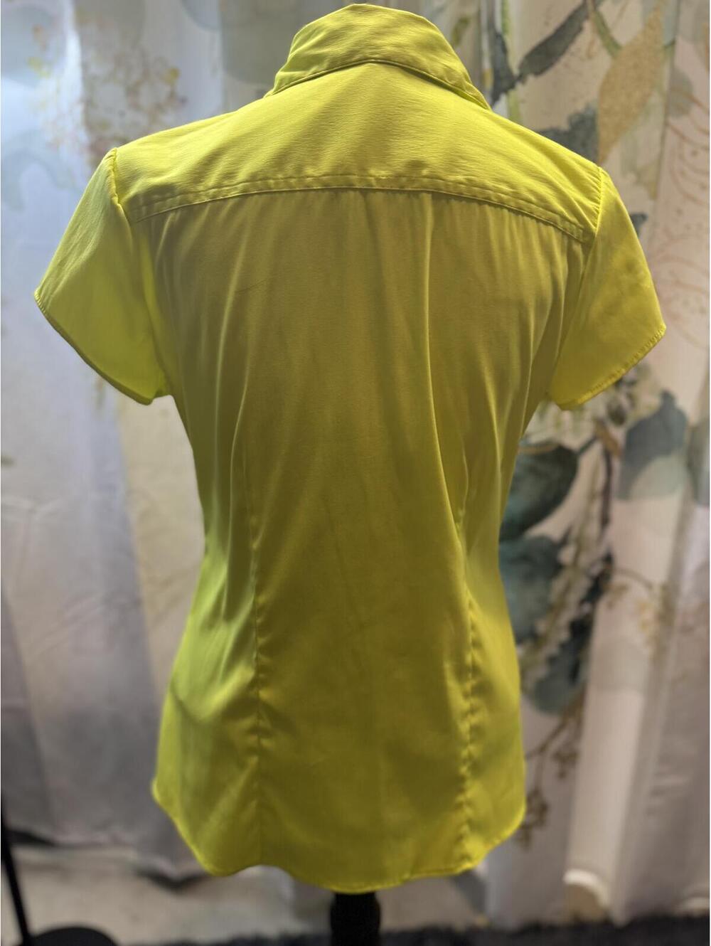 Como Stretch Yellow Short Sleeve Button-Up Shirt - Picture 4 of 6